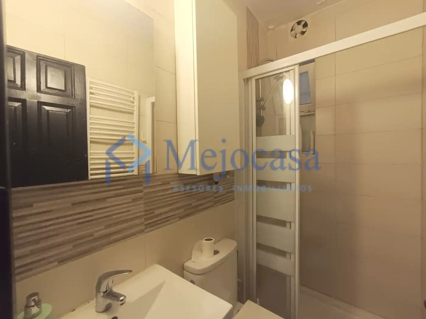 Badezimmer von Wohnung zum Verkauf in Madrid mit Heizung und Ofen