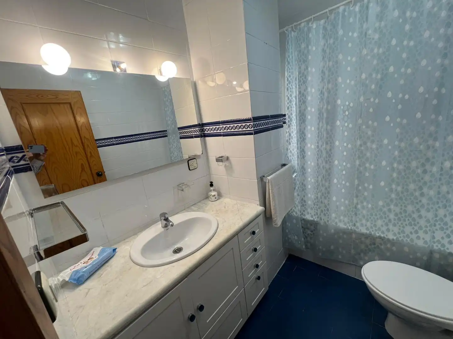 Badezimmer von Wohnungen zur Miete in Jaén mit Klimaanlage, Möbliert und Waschmaschine