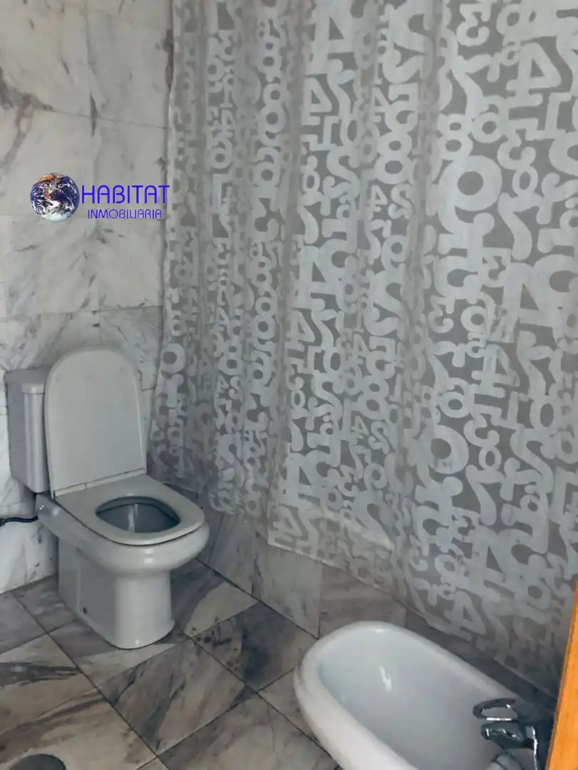 Badezimmer von Wohnung zur Miete in Granada mit Klimaanlage, Heizung und Terrasse