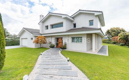 Exterior view of House or chalet for sale in Boadilla del Monte  with Air Conditioner, Heating and Private garden