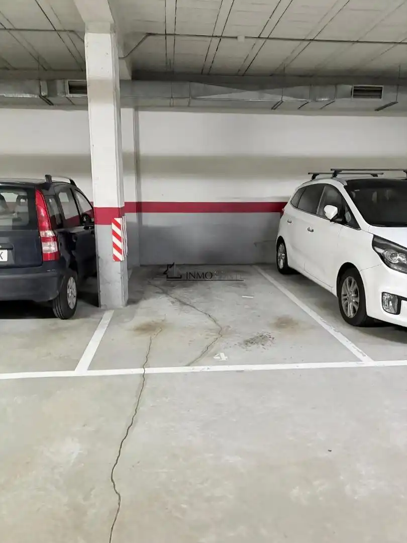 Parking de Piso de alquiler en Pontevedra Capital  con Calefacción, Terraza y Trastero