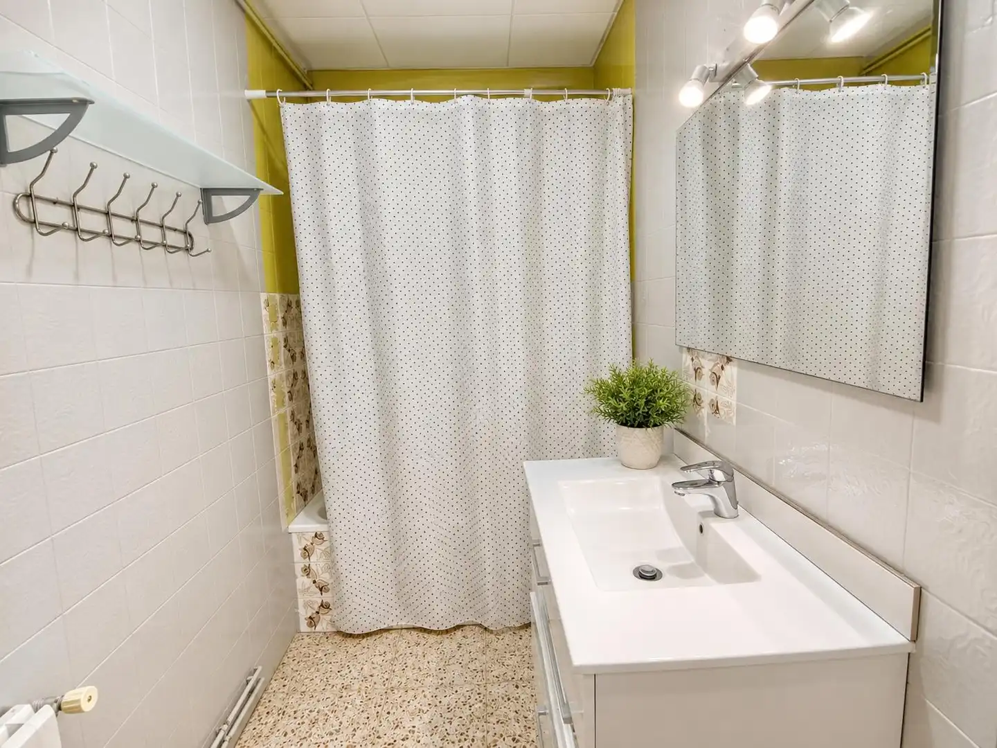 Bathroom of Flat for sale in Sabadell  with Heating, Oven and Balcony