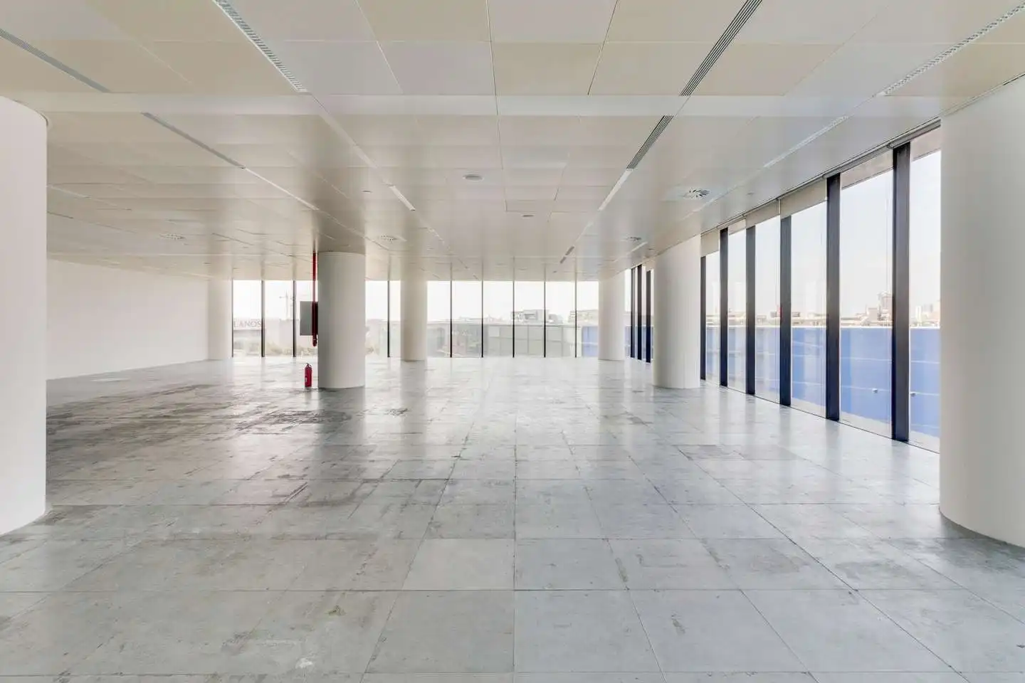 Büro zur Miete in L'Hospitalet de Llobregat mit Klimaanlage und Heizung