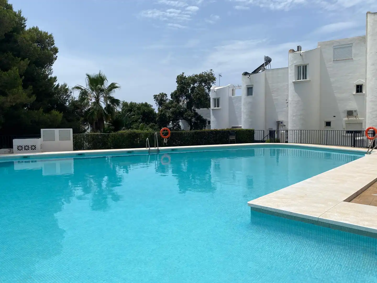 Piscina de Casa adosada en venta en Marbella con Jardín privado, Terraza y Piscina