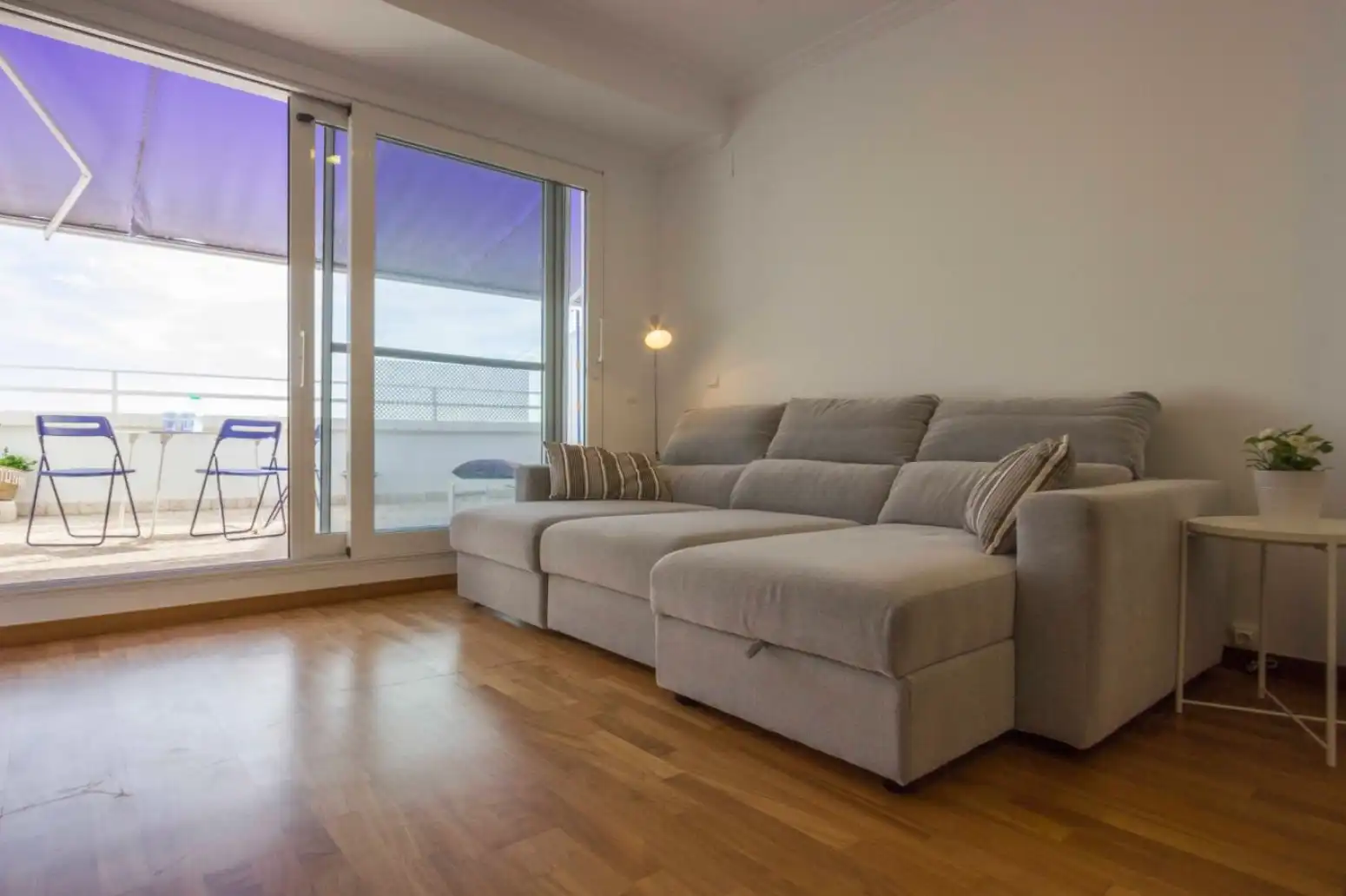 Wohnzimmer von Dachboden zum Verkauf in Rafelbuñol / Rafelbunyol mit Klimaanlage, Heizung und Parkett