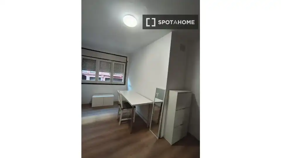 Bedroom of Flat for share in Mataró  with Air Conditioner, Terrace and Furnished