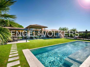 Villa con piscina in vendita a Avinguda Mas Frigol