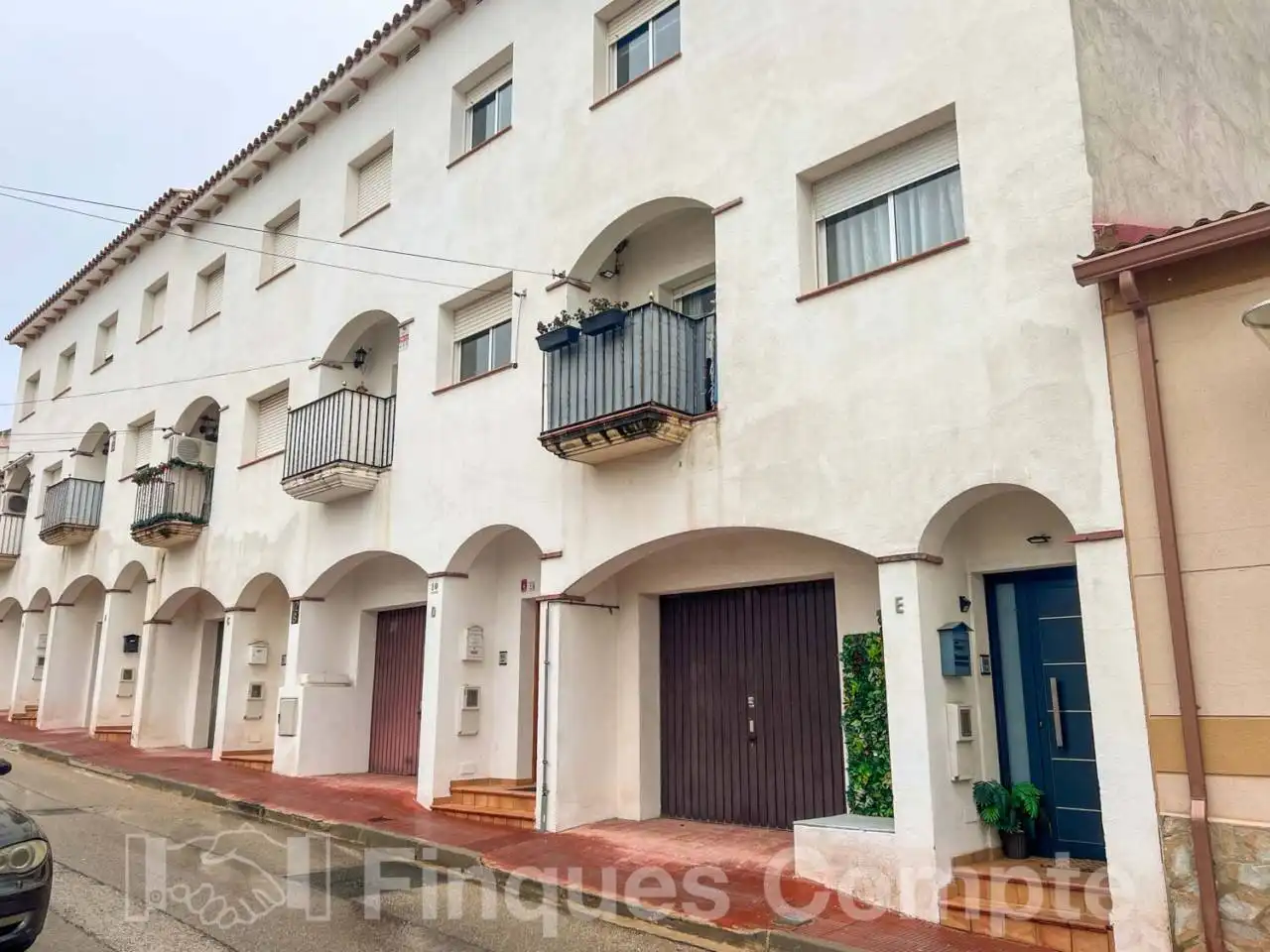 Vista exterior de Casa adosada en venda en Roda de Berà amb Calefacció