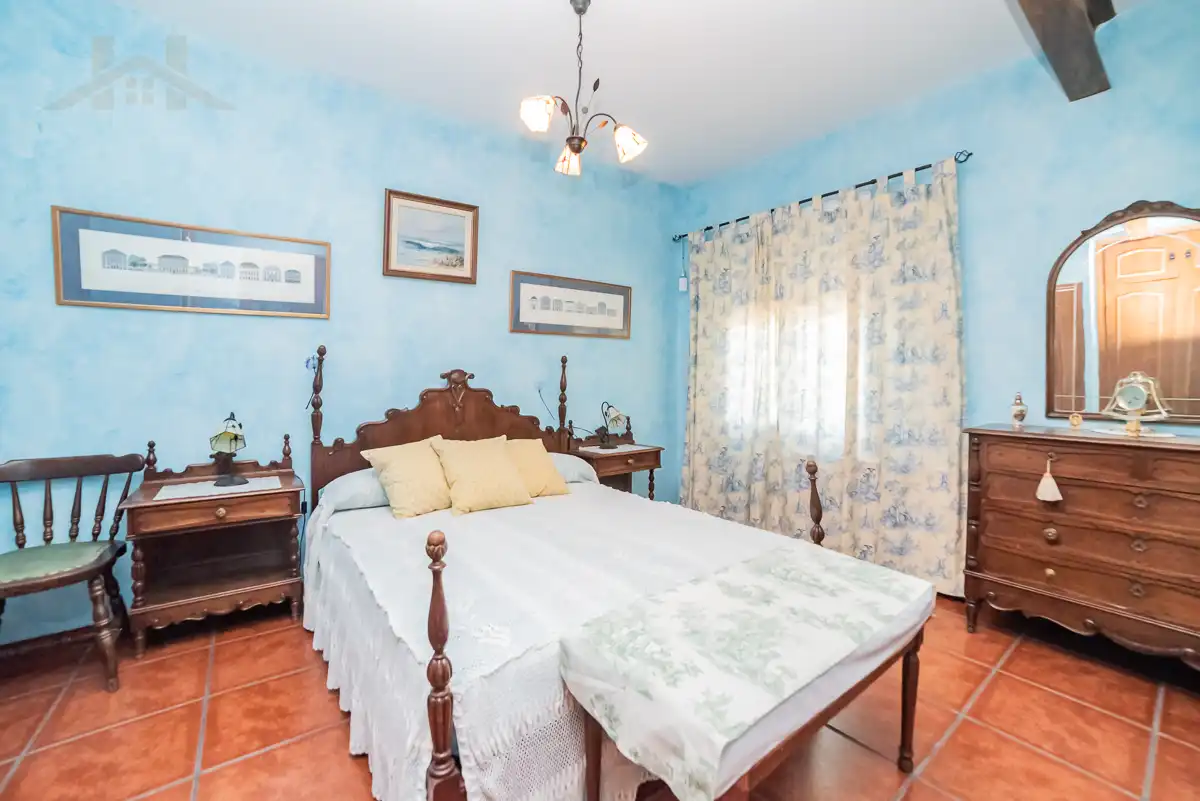 Dormitori de Casa o xalet en venda en Sevilla la Nueva amb Calefacció, Jardí privat i Piscina