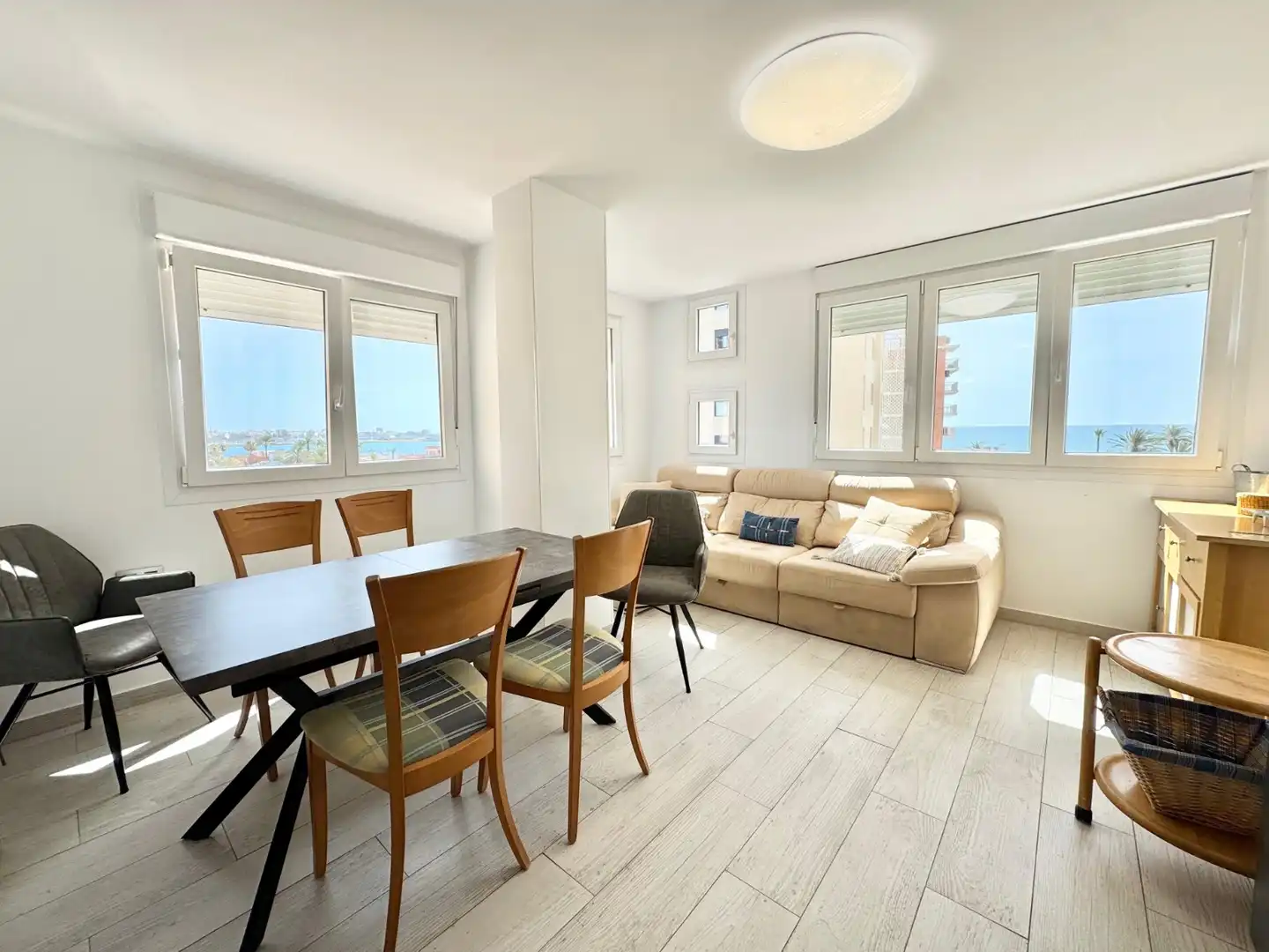 Sala d'estar de Apartament de lloguer en Torrevieja amb Piscina, Moblat i Rentadora