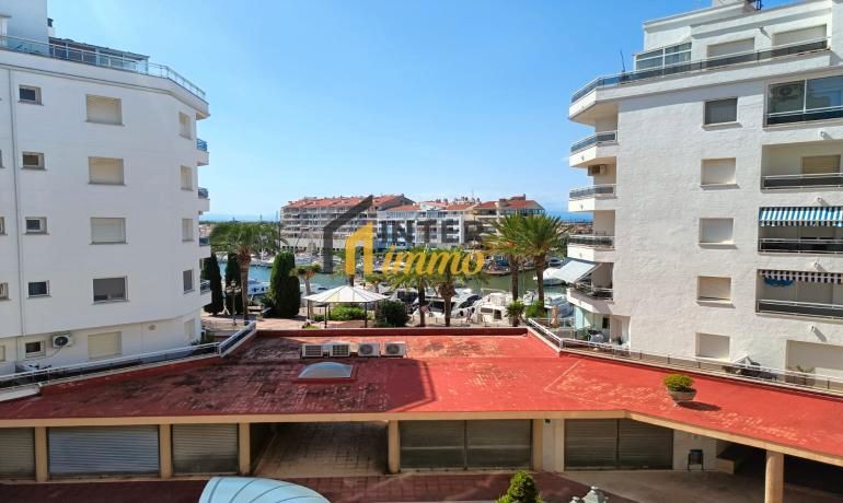 Apartment for sale in Empuriabrava  with Air Conditioner and Furnished