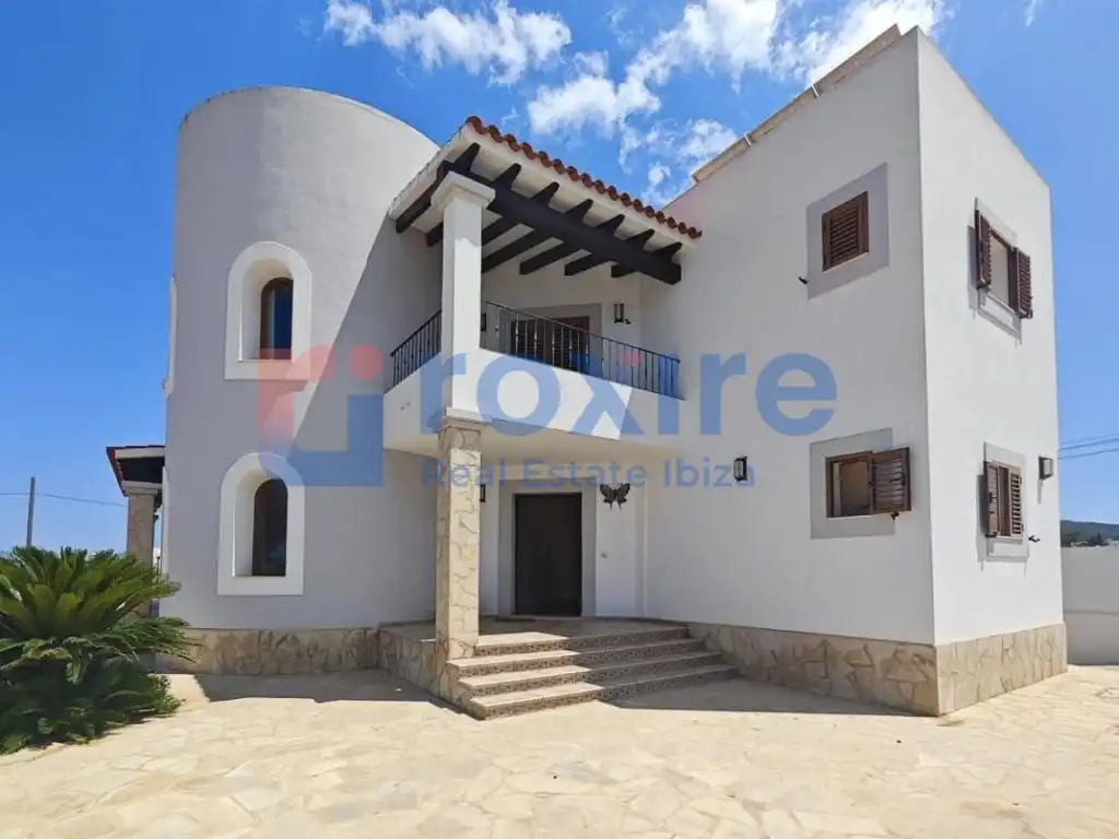Vista exterior de Casa o xalet en venda en Sant Josep de sa Talaia amb Aire condicionat, Jardí privat i Terrassa