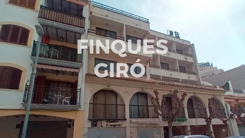 Vista exterior de Edifici en venda en El Vendrell