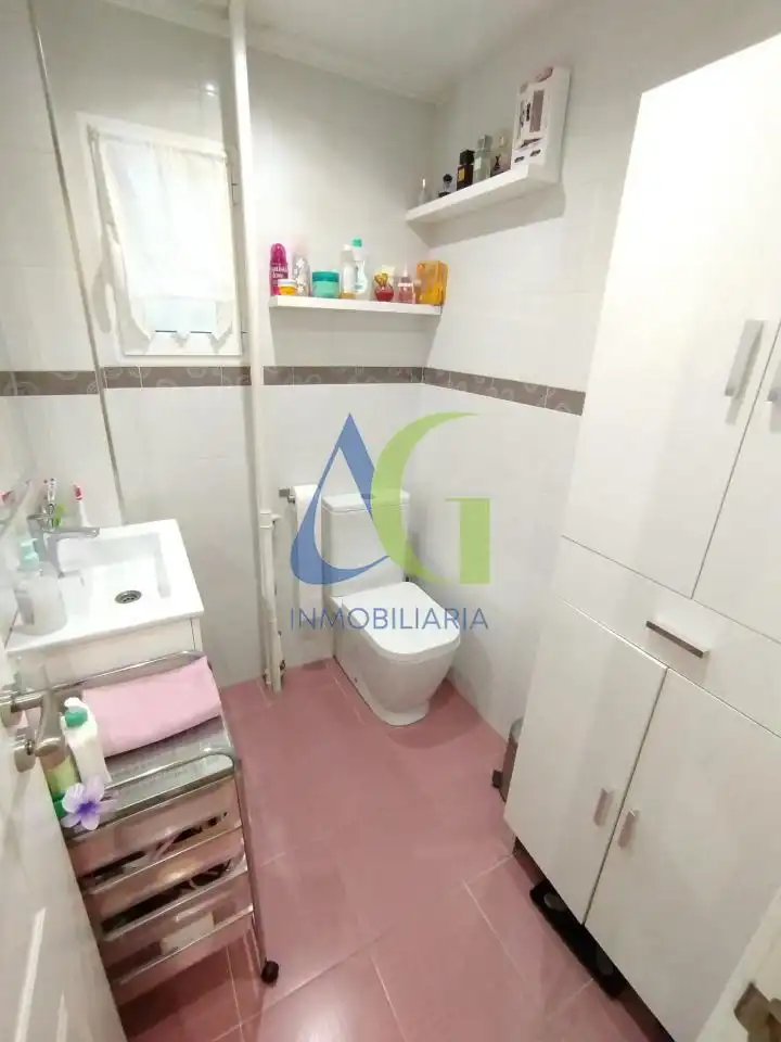 Badezimmer von Wohnung zum Verkauf in León Capital  mit Heizung, Parkett und Abstellraum