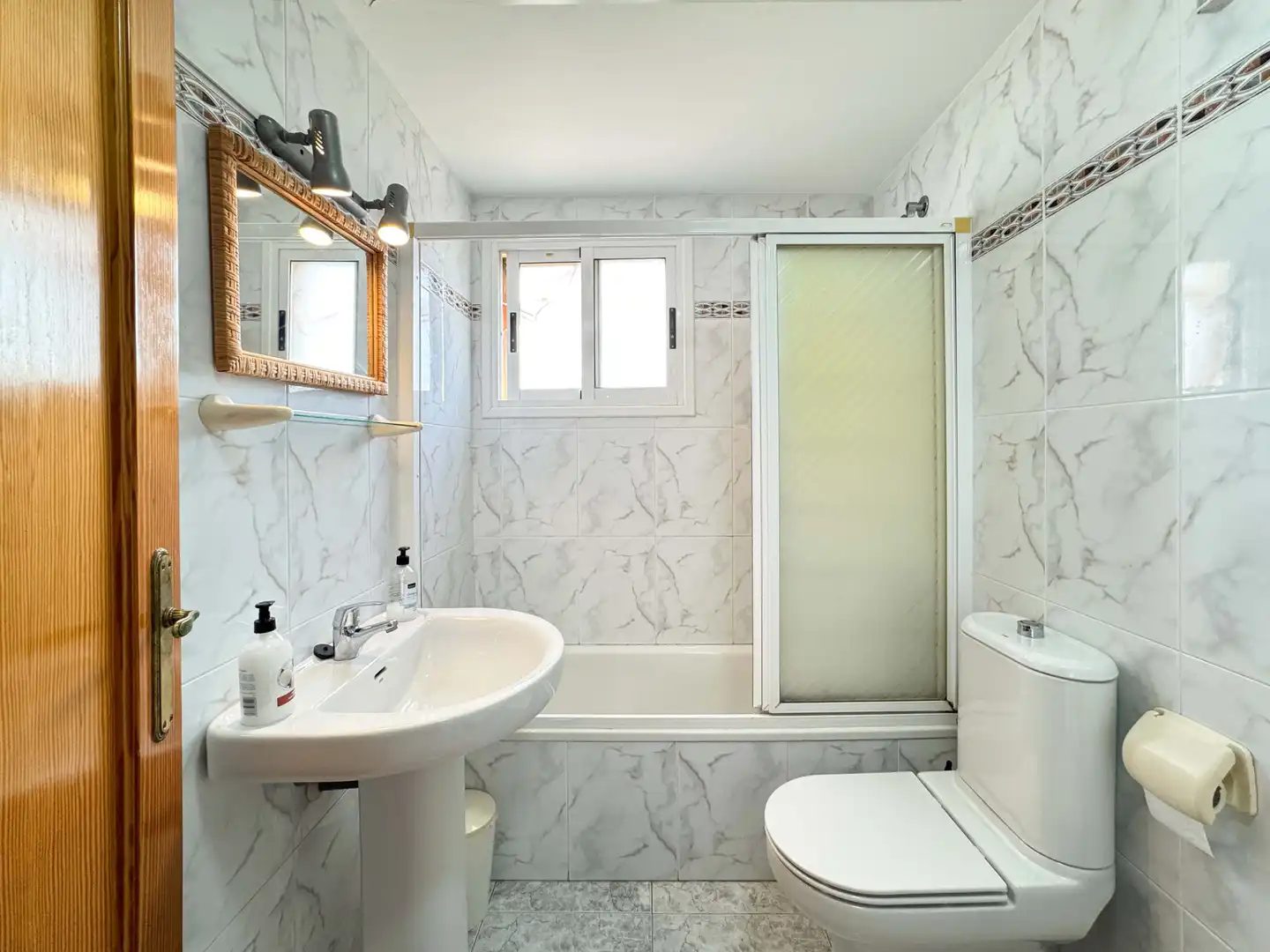 Bathroom of Apartments for rent in Dénia  with Air Conditioner, Terrace and Furnished
