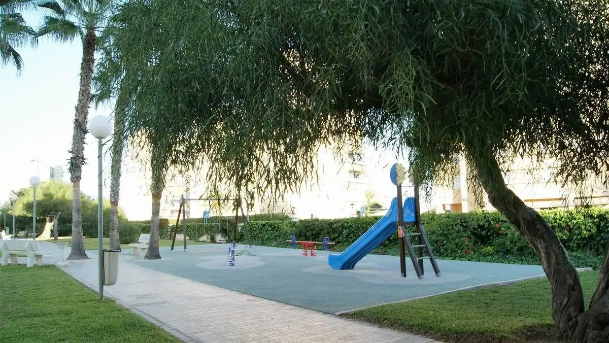 Vista exterior de Apartamento en venta en Alicante / Alacant con Jardín privado, Terraza y Amueblado