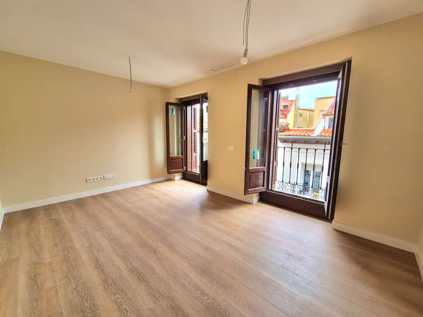 Living room of Flat for sale in Madrid  with Air Conditioner, Heating and Microwave