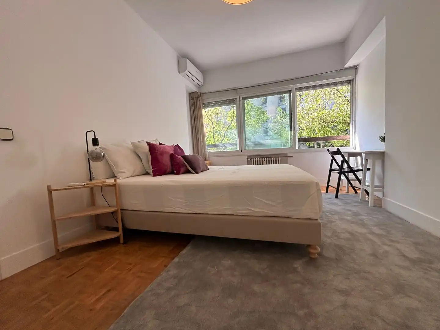 Schlafzimmer von Wohnung zur Miete in Madrid mit Klimaanlage, Heizung und Möbliert