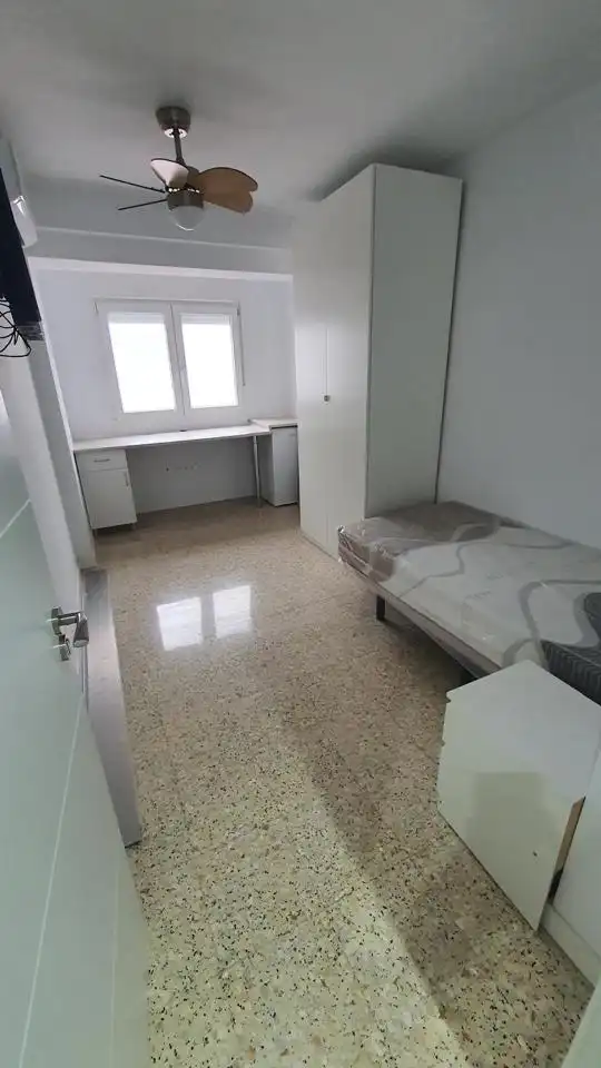 Habitación de Piso en venta en Zaragoza con Trastero y Amueblado