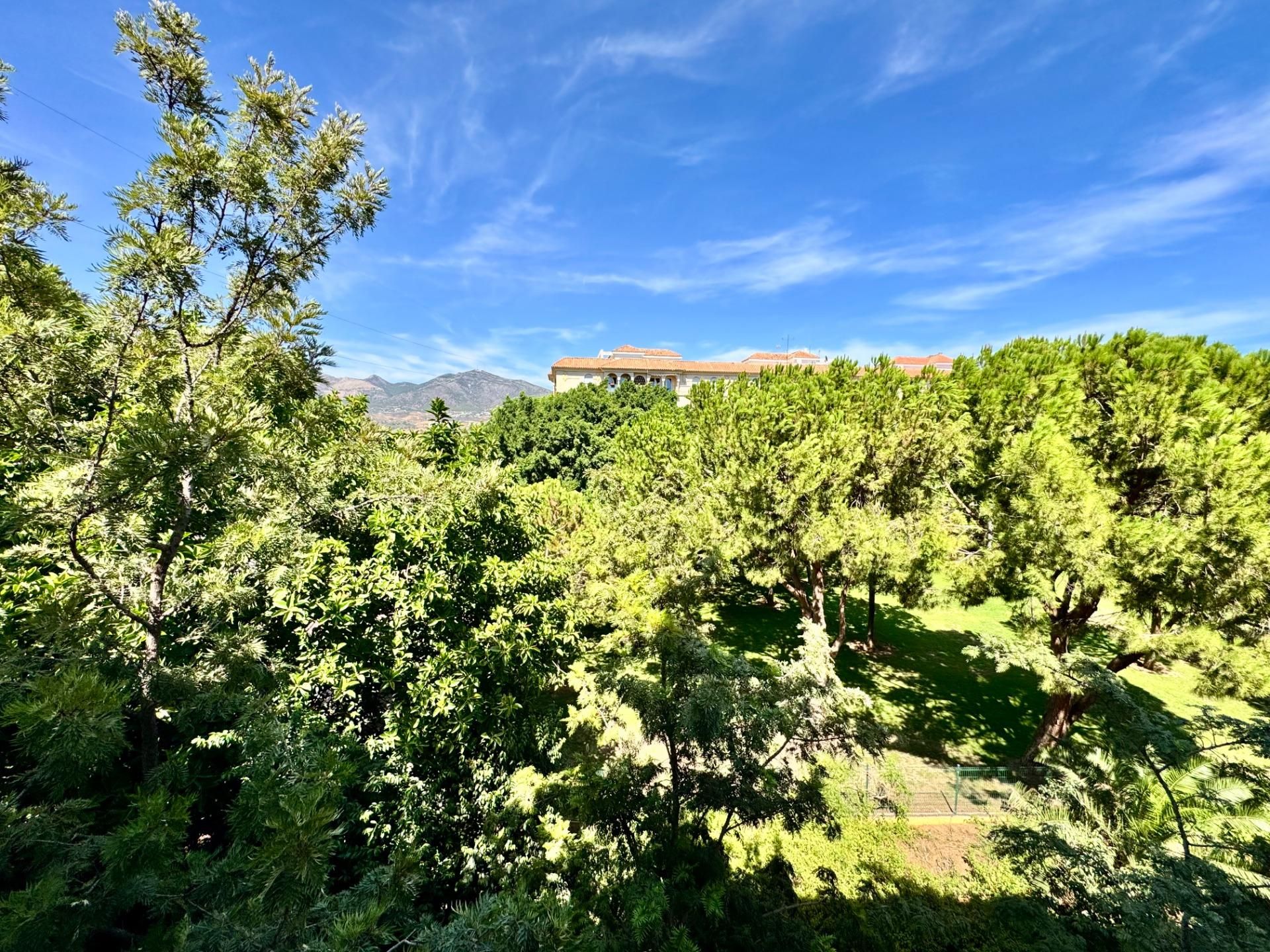 Jardí de Pis en venda en Fuengirola amb Aire condicionat, Terrassa i Balcó