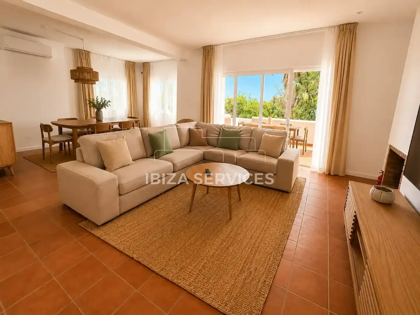 Sala de estar de Casa o chalet de alquiler en Santa Eulària des Riu con Aire acondicionado, Jardín privado y Piscina