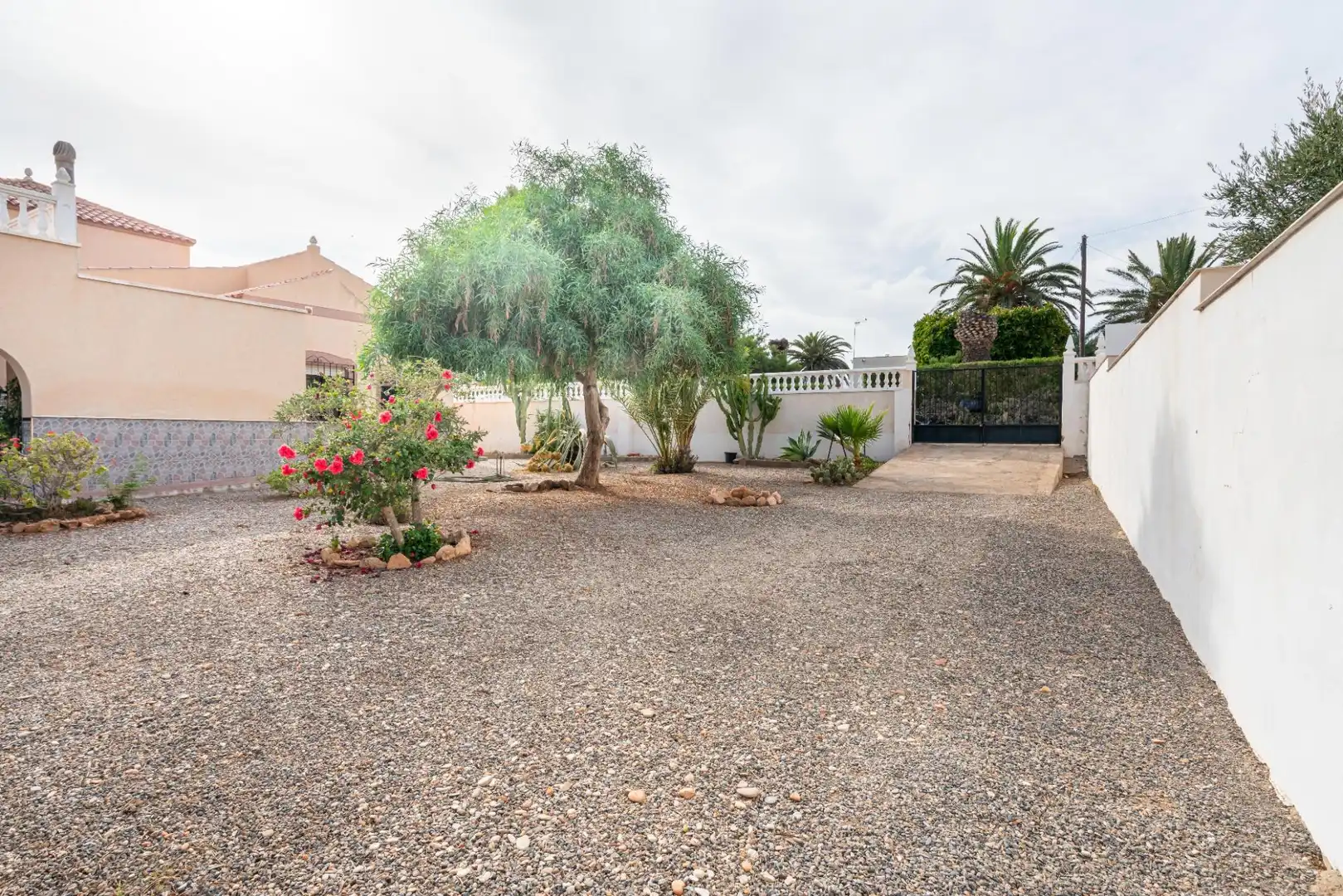 Exterior view of Houses for sale in Roquetas de Mar