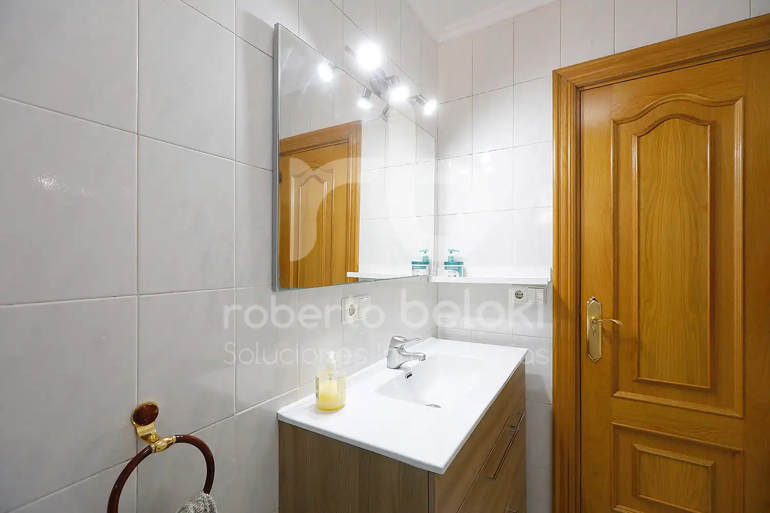 Bathroom of Flat for sale in Pinar - Anaka - Belaskoenea