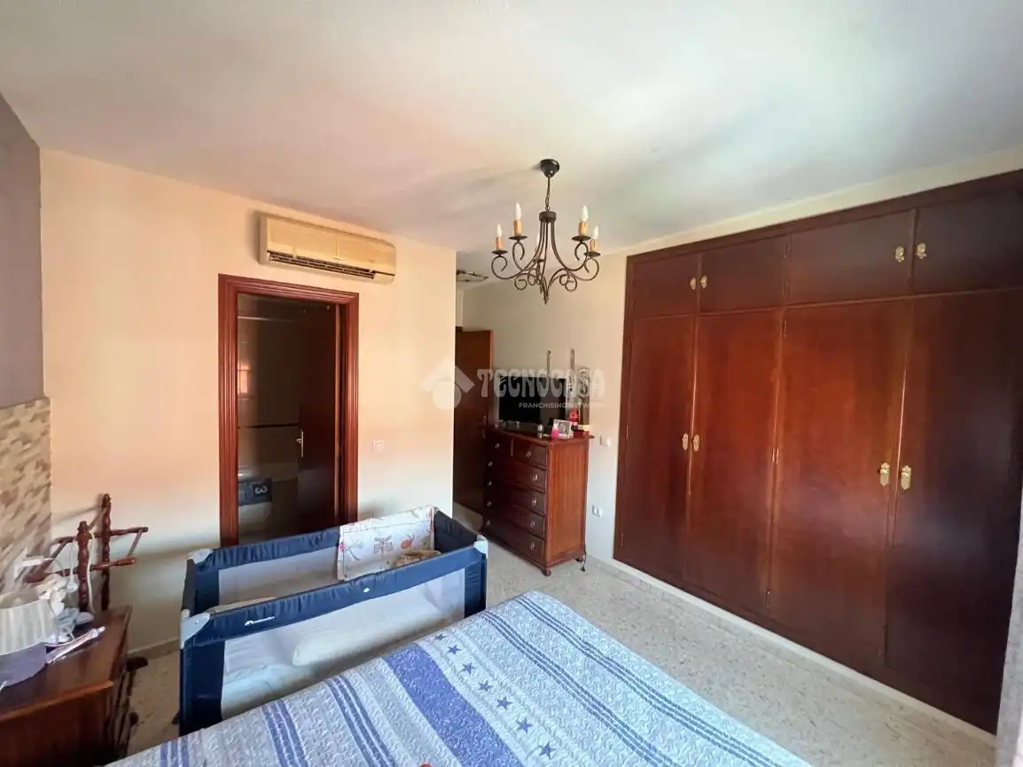 Bedroom of Flat for sale in Dos Hermanas  with Air Conditioner, Heating and Terrace