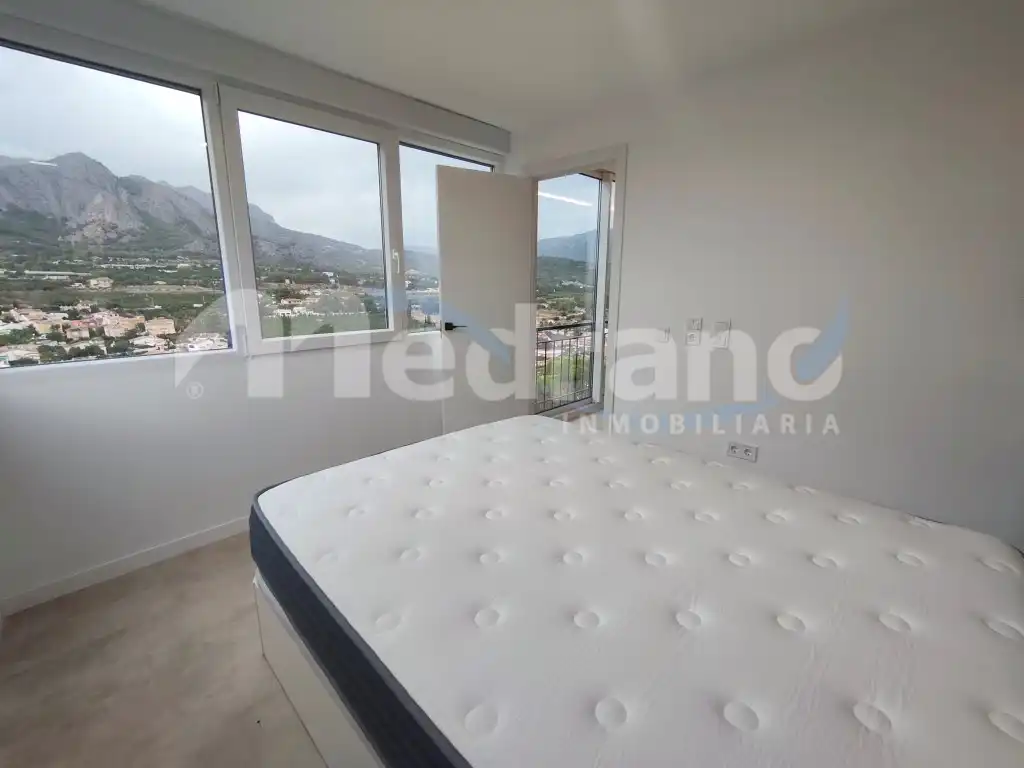 Habitación de Apartamento de alquiler en La Nucia con Aire acondicionado, Calefacción y Jardín privado