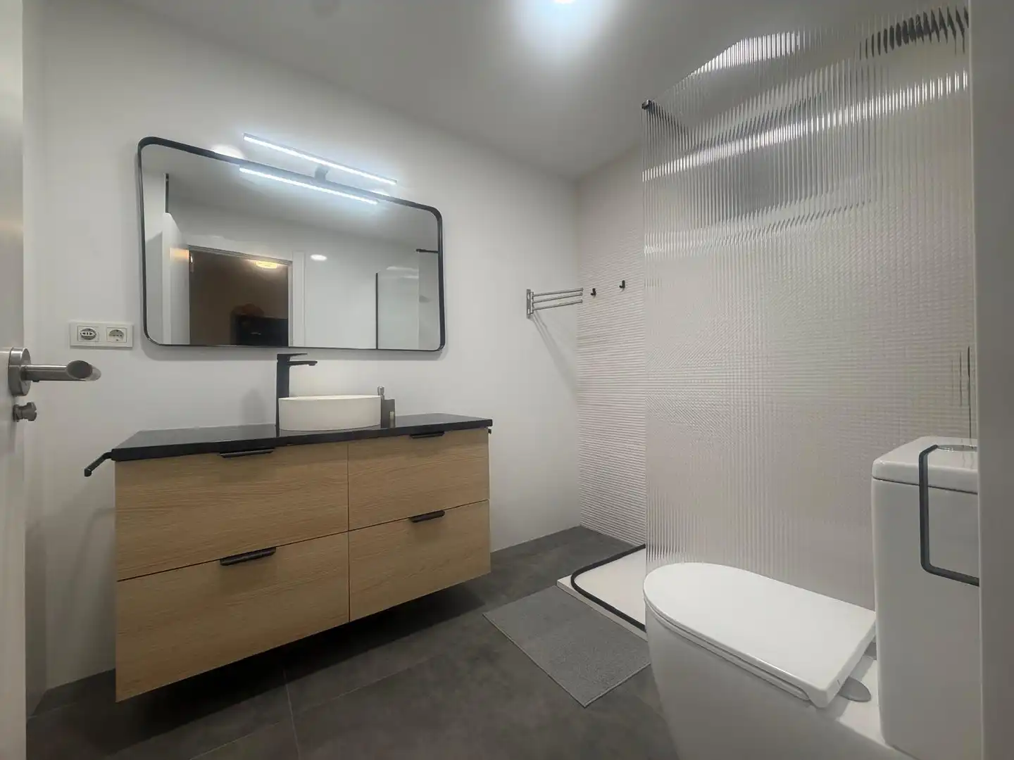 Badezimmer von Erdgeschoss zum Verkauf in Alicante / Alacant mit Möbliert