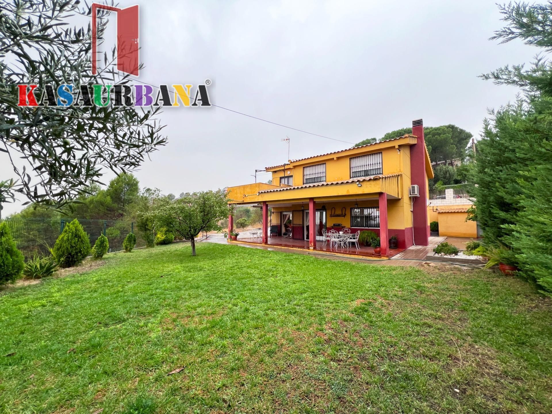 Vista exterior de Casa o xalet en venda en Chinchón amb Calefacció, Terrassa i Traster
