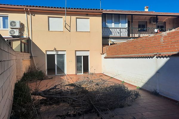 Vista exterior de Casa adosada en venda en Patones amb Jardí privat, Traster i Balcó