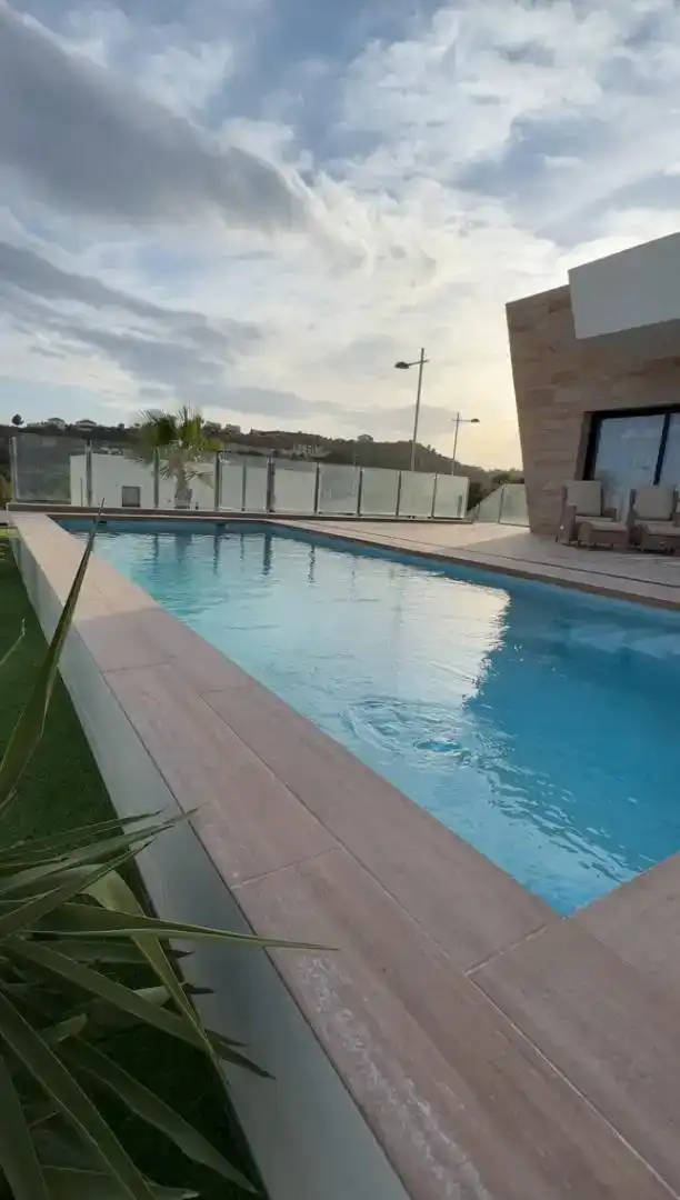 Piscina de Casa o xalet en venda en Finestrat amb Aire condicionat, Piscina i Balcó