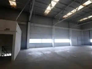 Parkplatz von Fabrikhallen zum Verkauf in Alcorcón