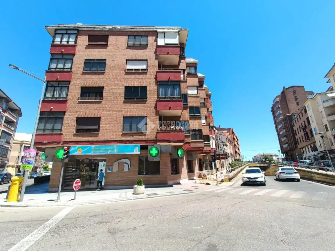 Vista exterior de Piso en venta en Medina del Campo con Calefacción