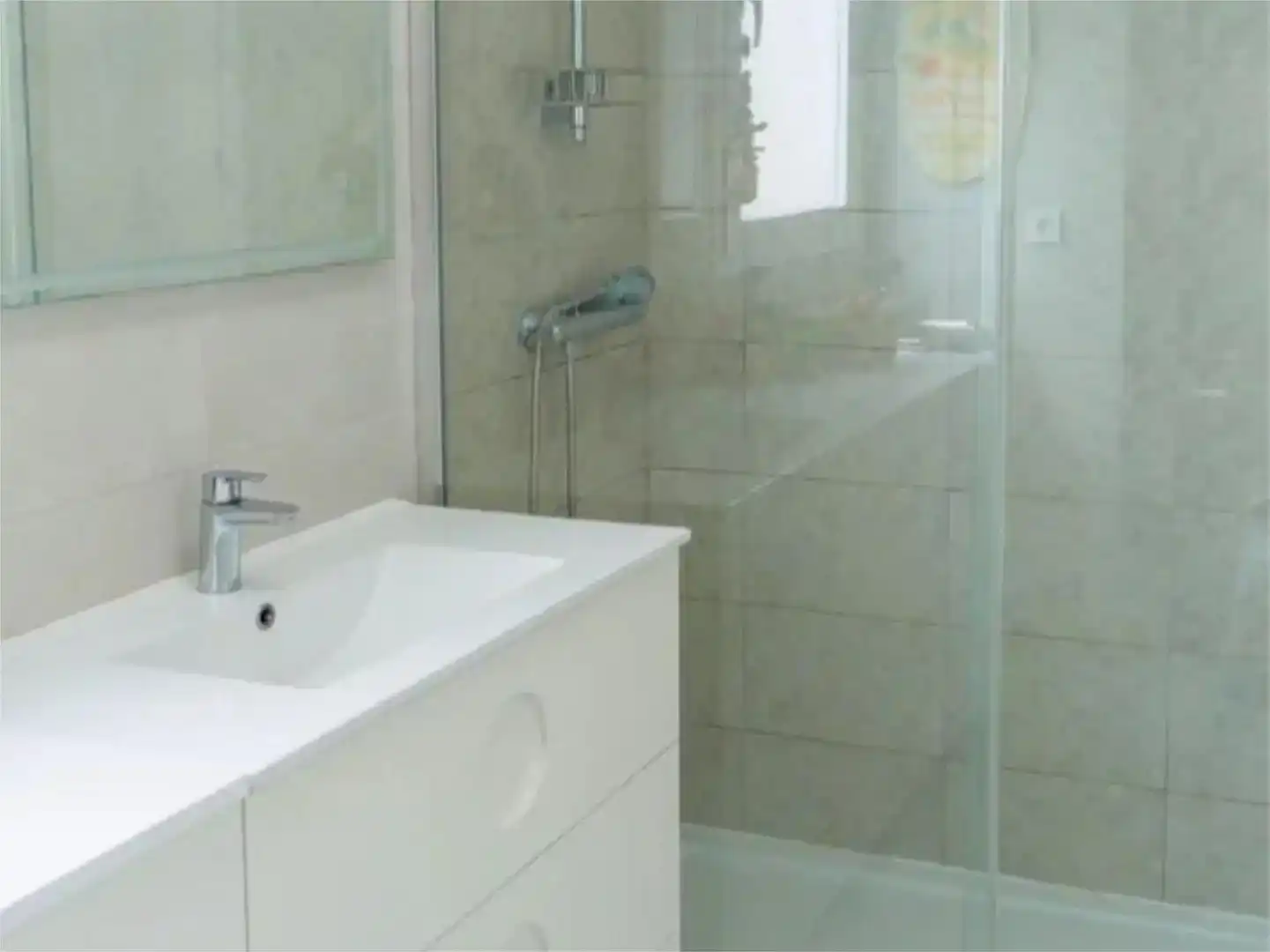 Baño de Piso en venta en Estepona con Aire acondicionado y Balcón