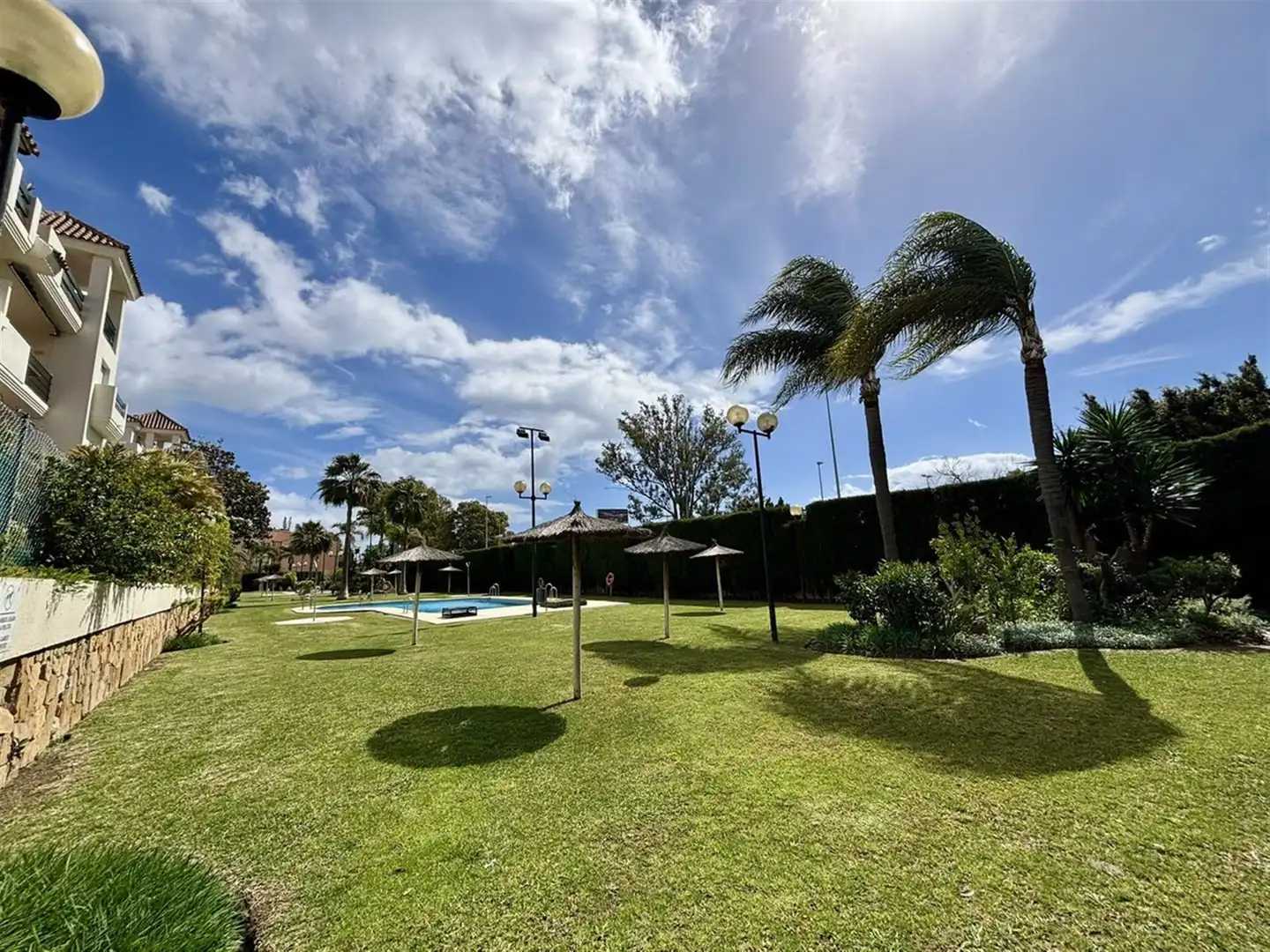 Piscina de Apartament en venda en Marbella amb Aire condicionat i Terrassa