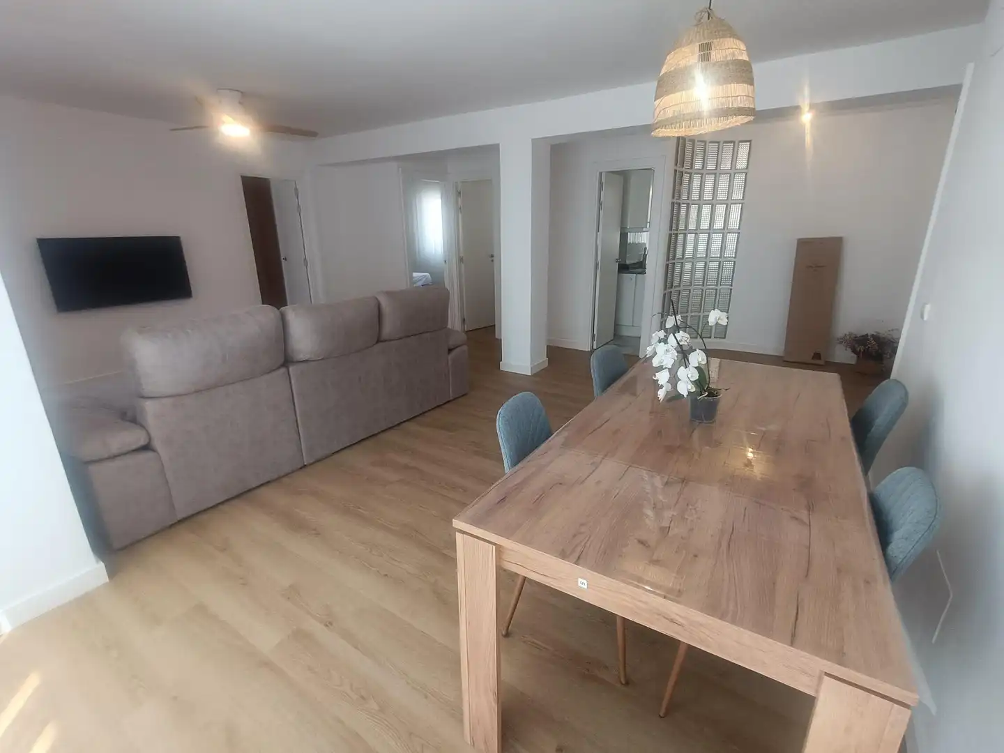 Wohnzimmer von Wohnung zur Miete in Santander mit Abstellraum, Möbliert und Balkon