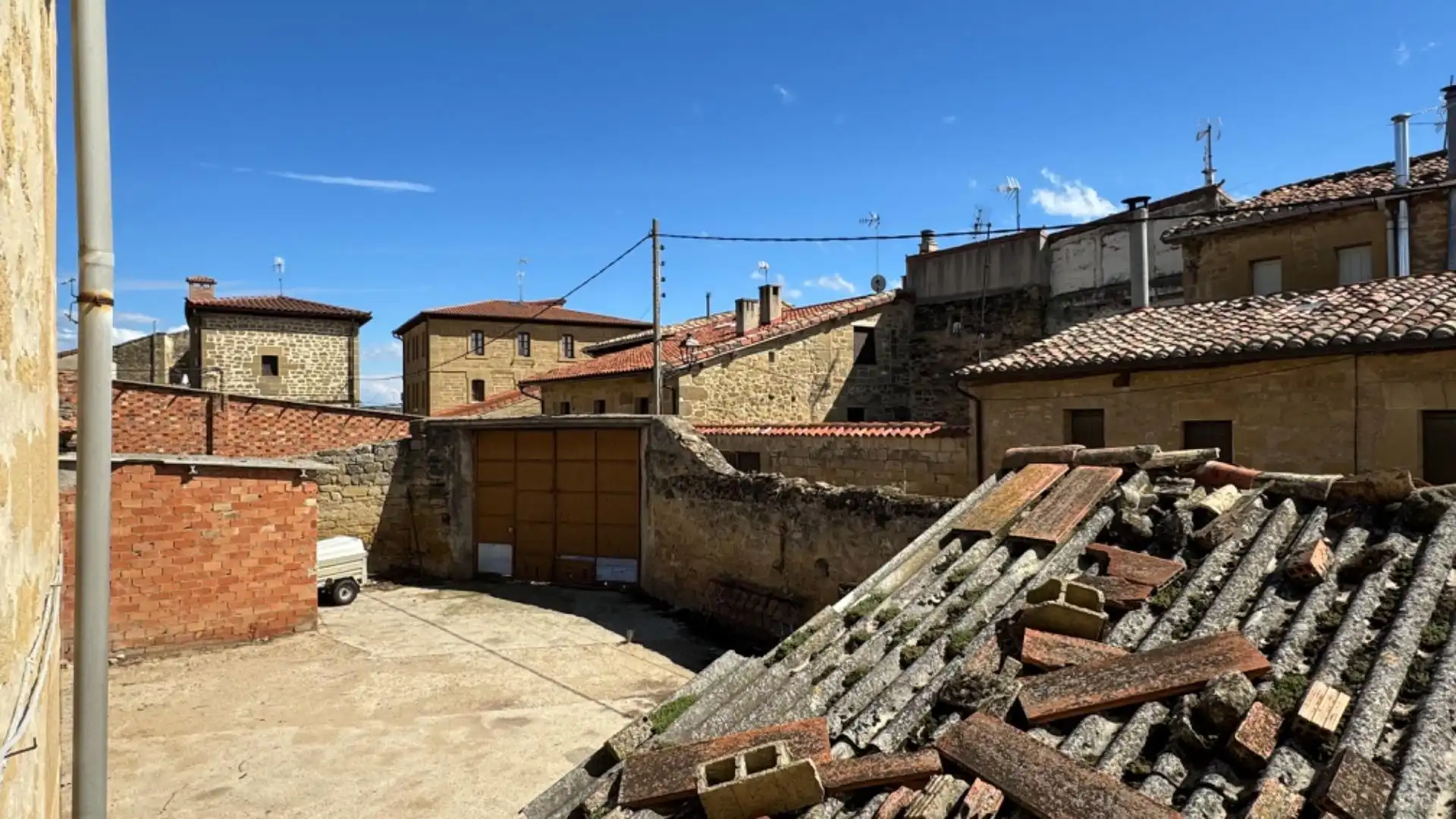 Außenansicht von Wohnung zum Verkauf in Sajazarra mit Privatgarten, Terrasse und Balkon