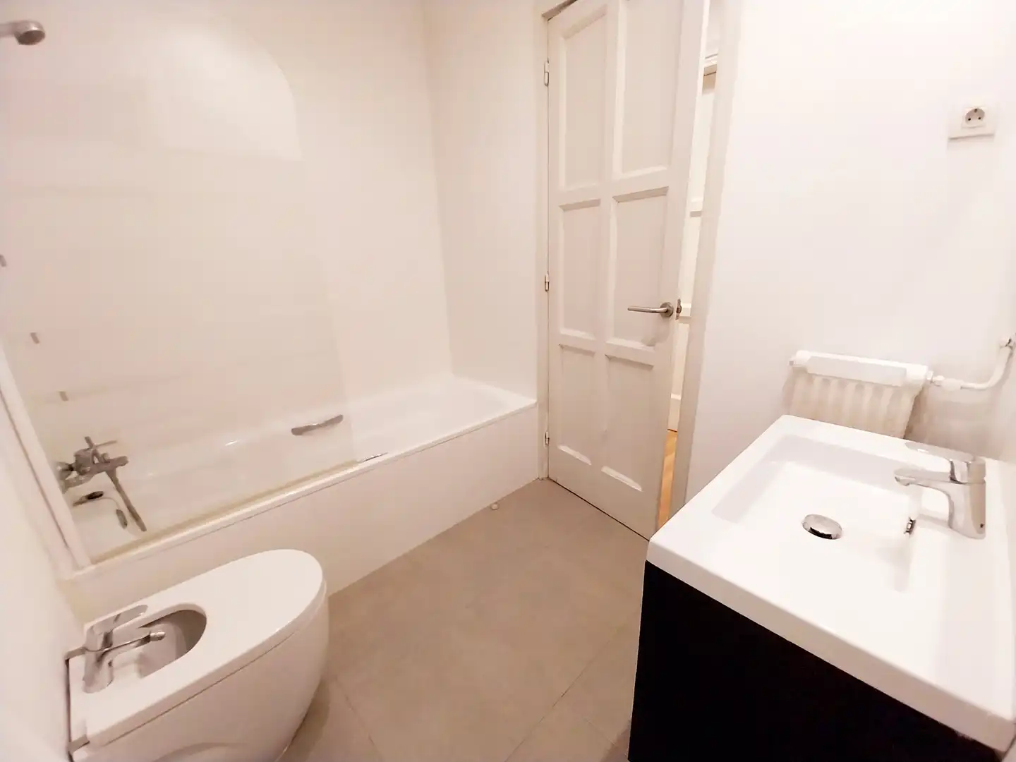 Bathroom of Flat for rent in Barcelona  with Heating, Terrace and Oven