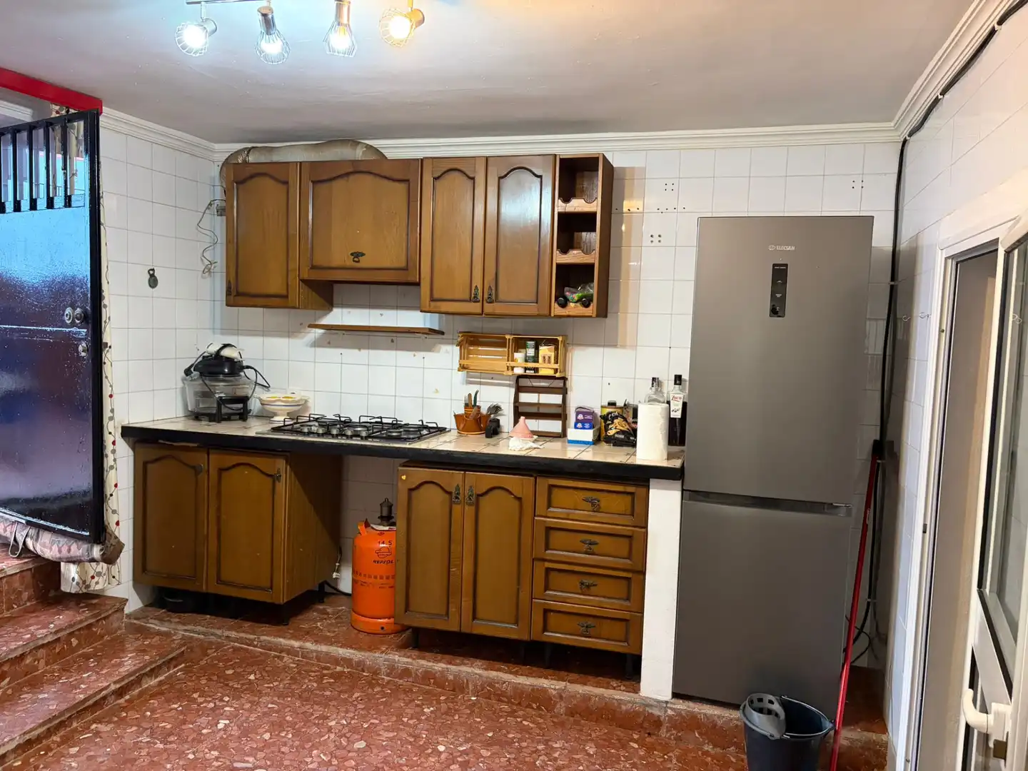 Küche von Country house zur Miete in Rute mit Privatgarten, Schwimmbad und Möbliert