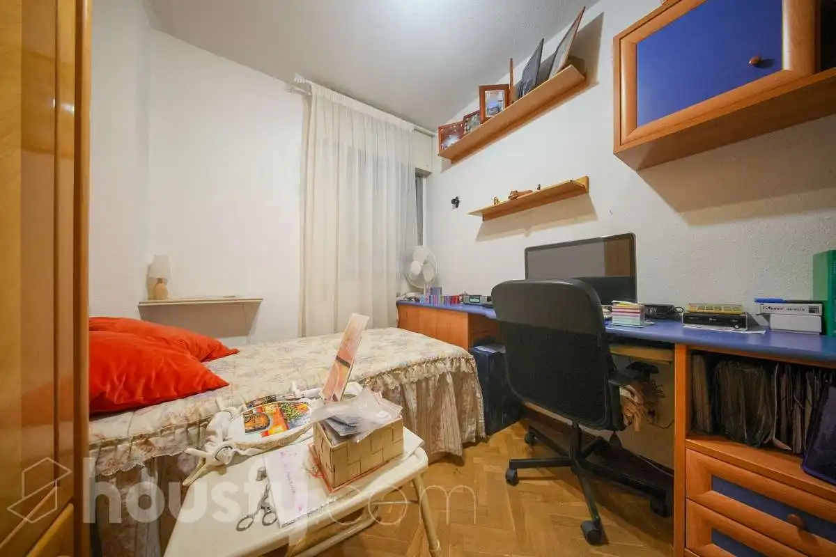 Dormitori de Pis en venda en Madrid amb Calefacció, Terrassa i Moblat