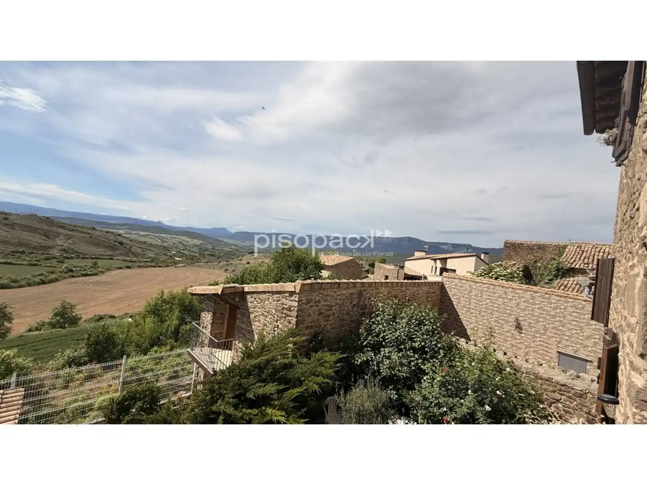 Casa o xalet en venda en Undués de Lerda amb Calefacció, Jardí privat i Parquet