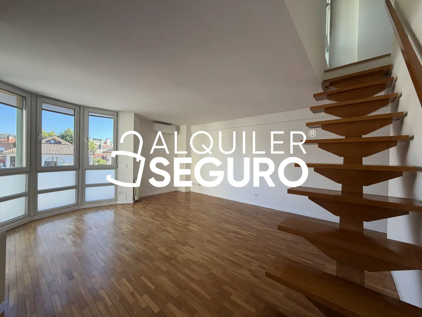 Living room of Attic for rent in Torrelodones  with Air Conditioner, Heating and Terrace