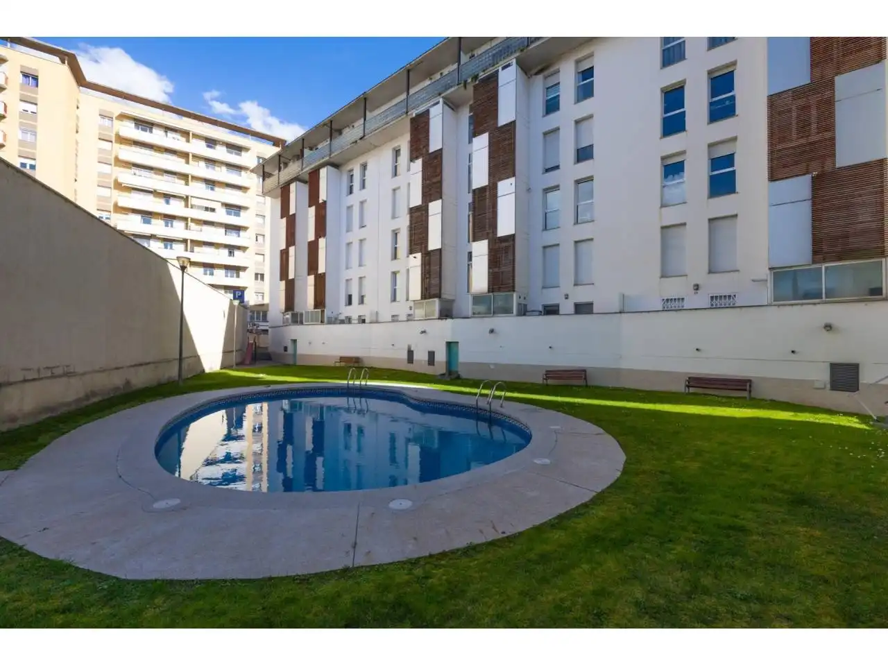 Swimming pool of Flat for sale in Girona  with Air Conditioner, Heating and Parquet flooring