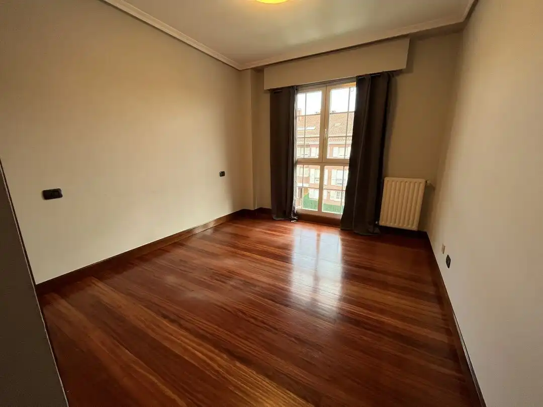 Schlafzimmer von Wohnung zur Miete in Leioa mit Heizung, Privatgarten und Abstellraum