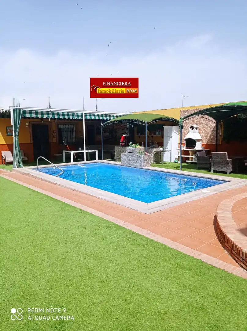 Chalet con piscina en venta en Nueva Alcalá, imagen 2
