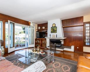 Sala d'estar de Casa o xalet en venda en Badalona amb Terrassa i Piscina