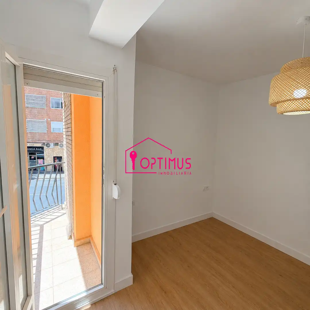 Bedroom of Apartments for sale in Valencia  with Air Conditioner, Oven and Balcony