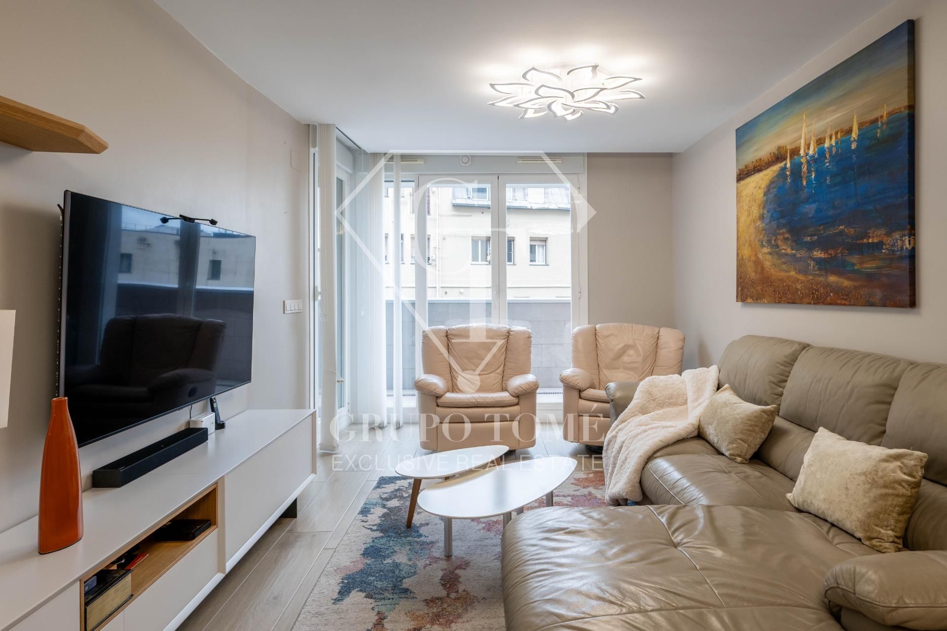 Sala d'estar de Pis en venda en Donostia - San Sebastián  amb Calefacció, Terrassa i Traster